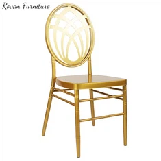 Chaises dorées empilables modernes